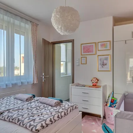Nadasdy Kid's Friendly Apartment *
